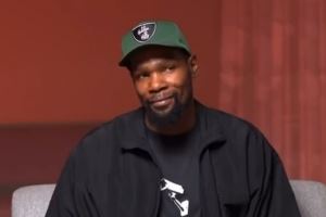 前NFL球员调侃杜兰特未传宗接代&延续传奇 后者:我有侄子呀😂